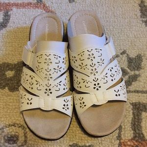 Croft&Barrow white sandals 7.5